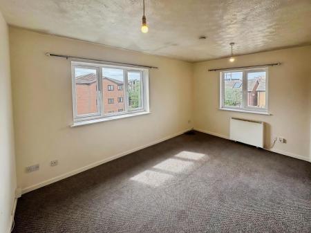 Flat Hadrians Court in Peterborough