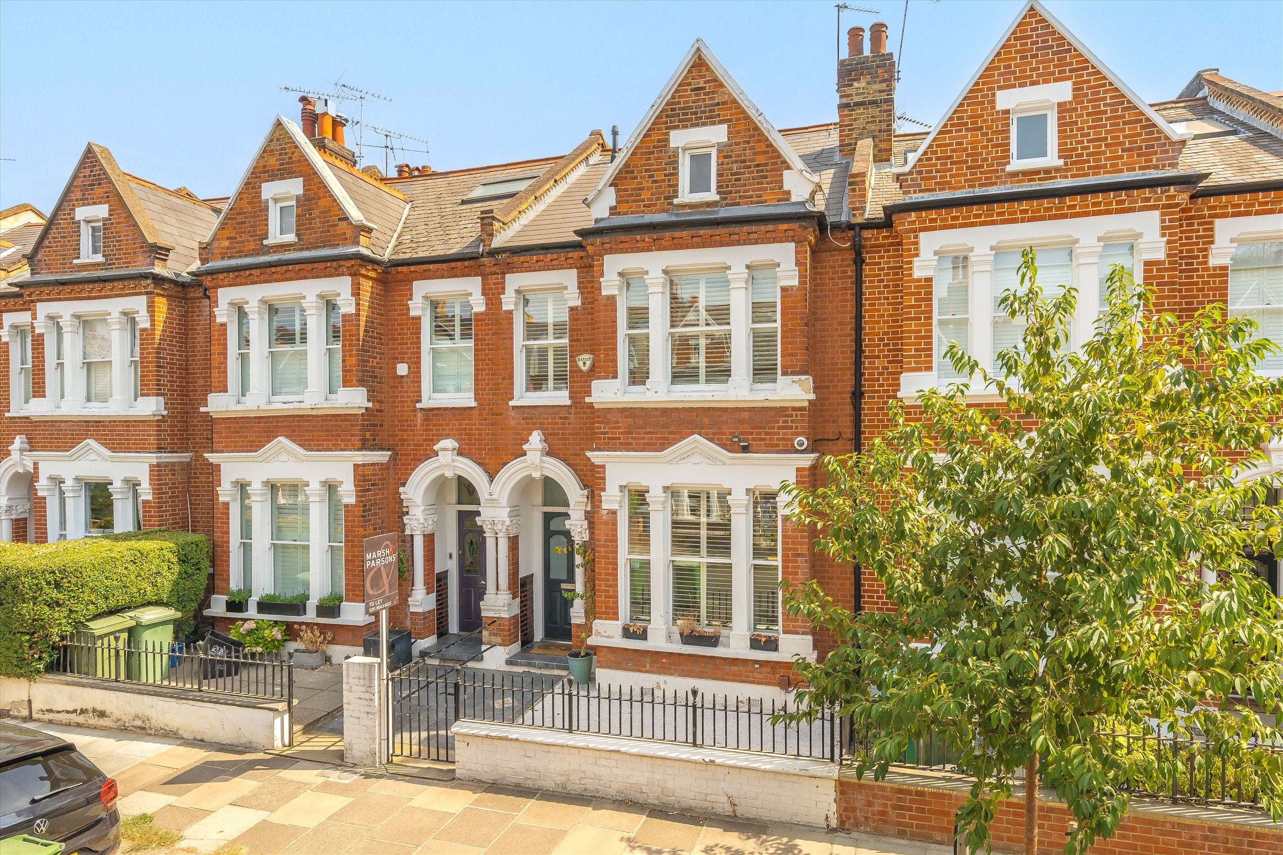 House Elm Grove Road in Greater London