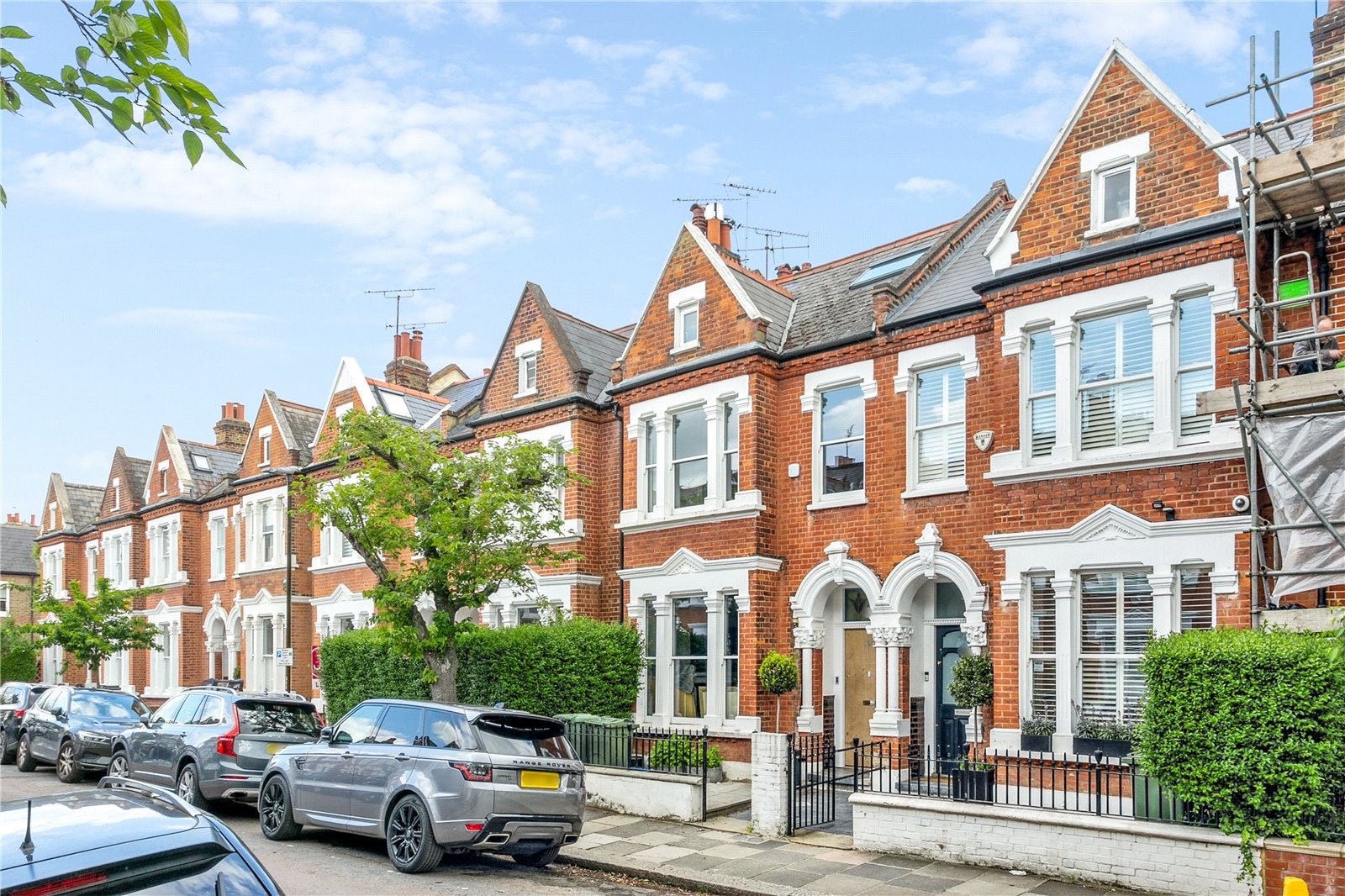 House Elm Grove Road in Greater London