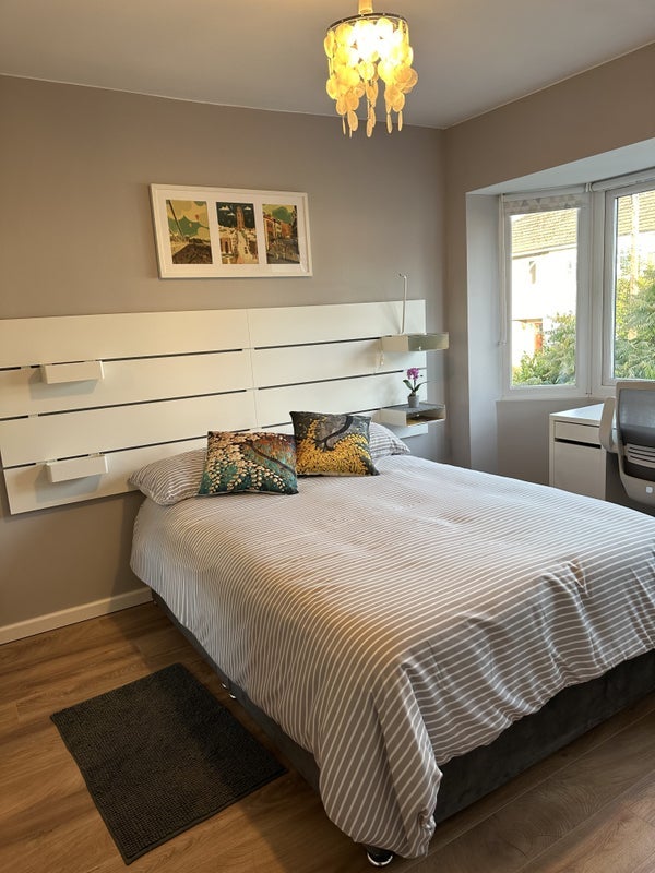 Room Redhill Drive in Bristol