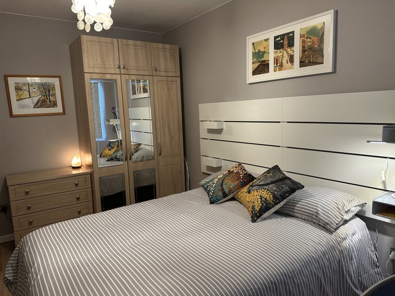 Room Redhill Drive in Bristol