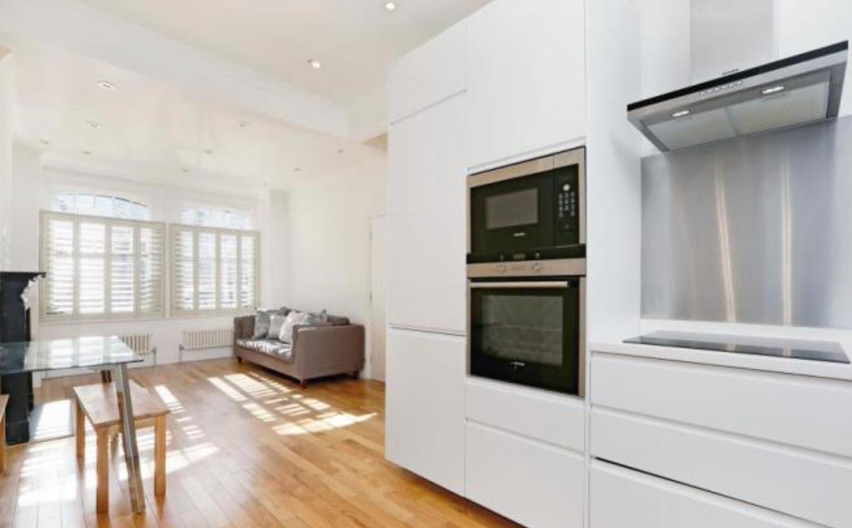 Flat Rosebury Road in Greater London