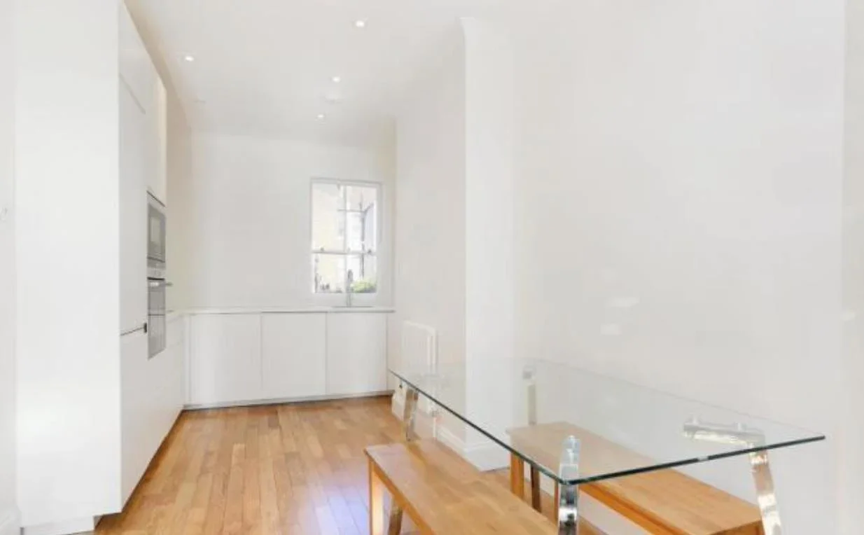 Flat Rosebury Road in Greater London