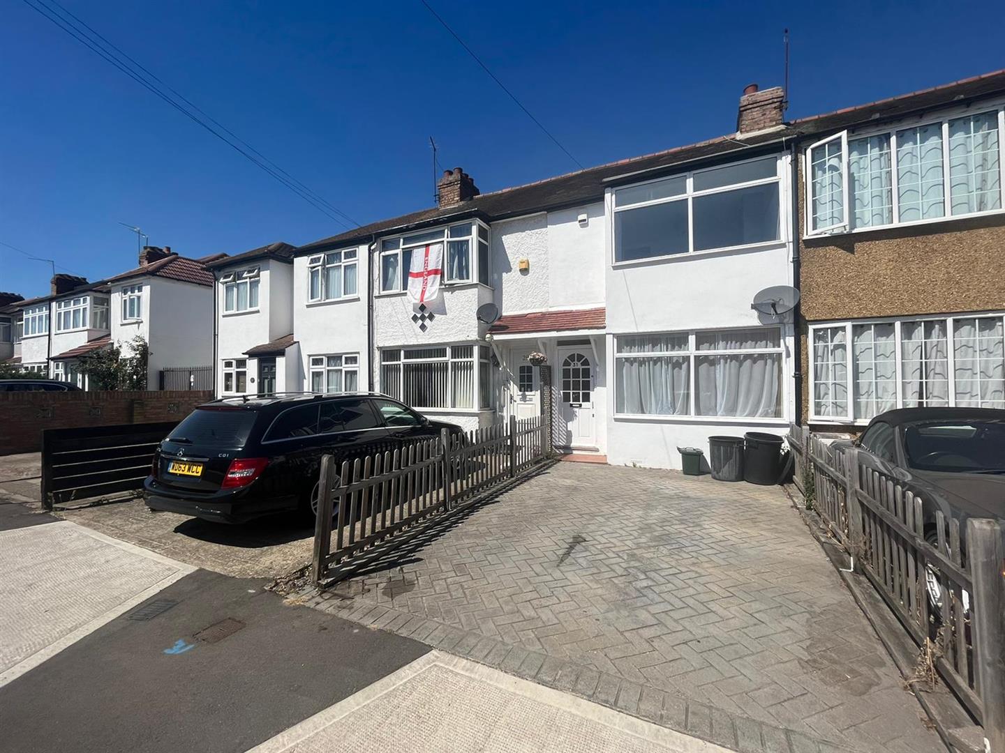 House Oakleigh Road in Greater London