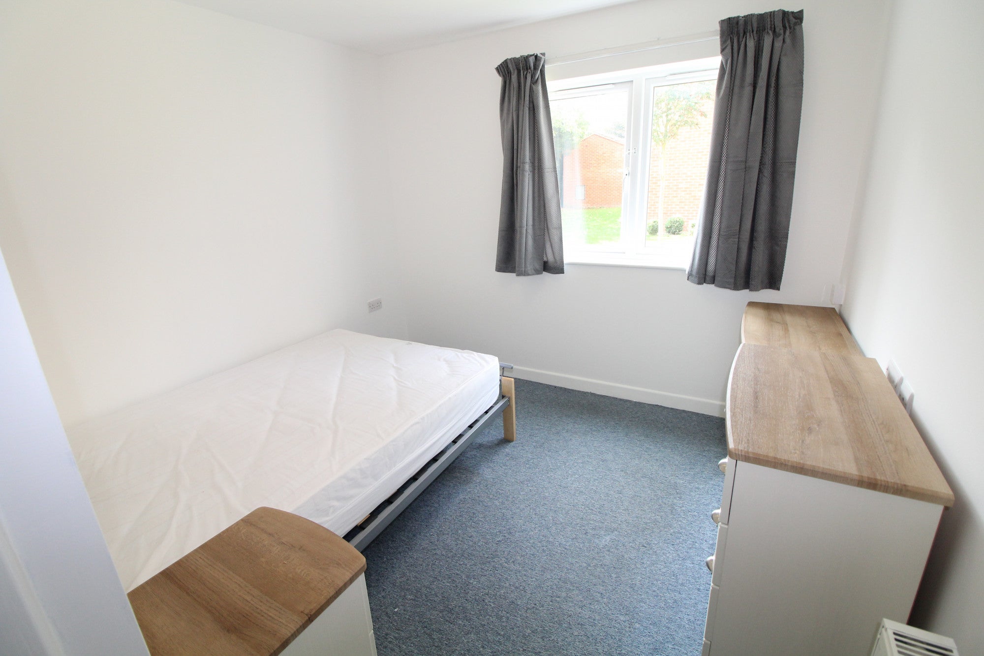 Room Geneva Street in Peterborough