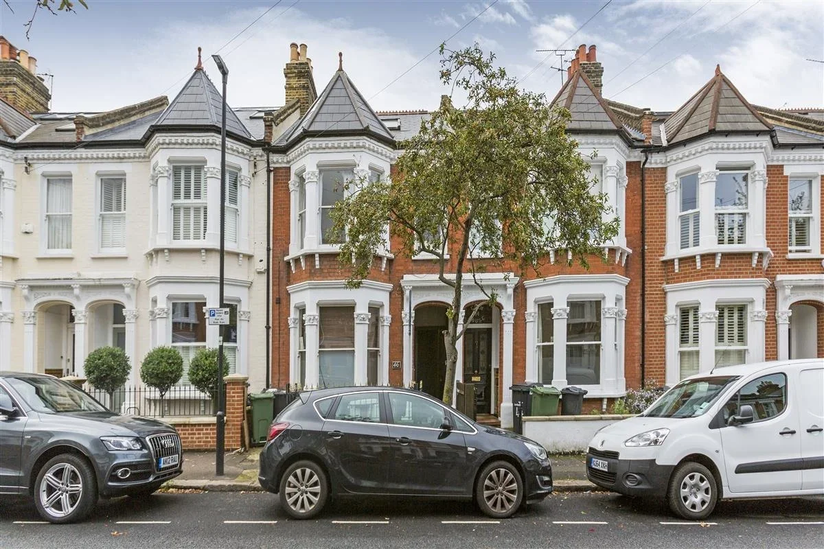 Flat Bonneville Gardens in Greater London