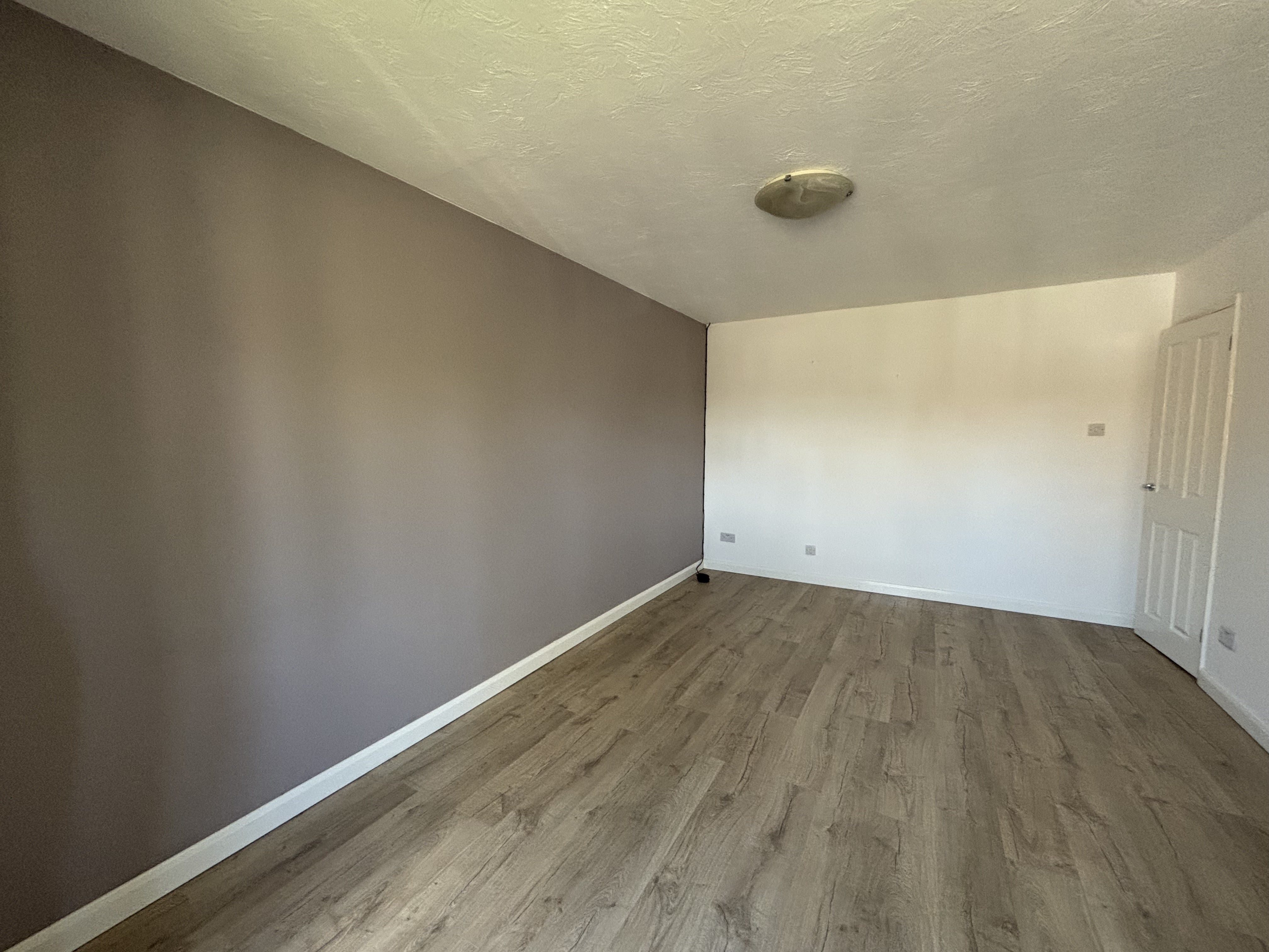 Flat Lynmouth Crescent in Milton Keynes