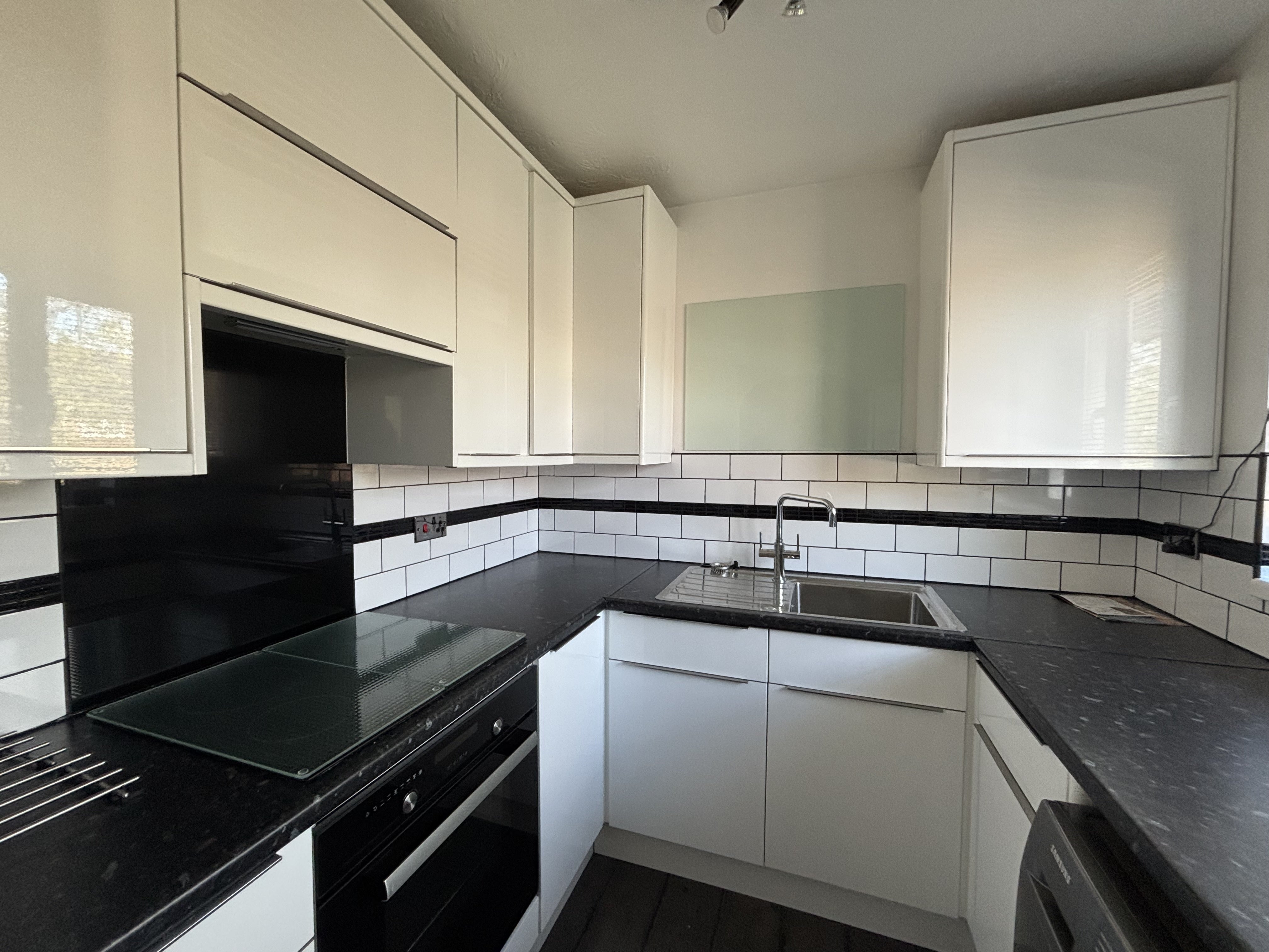 Flat Lynmouth Crescent in Milton Keynes
