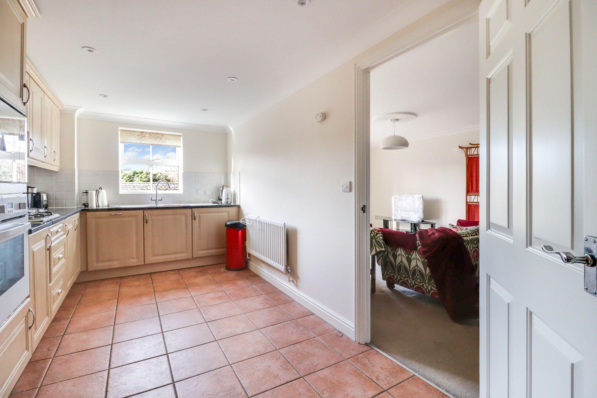 Flat Arbrook Hall in Elmbridge