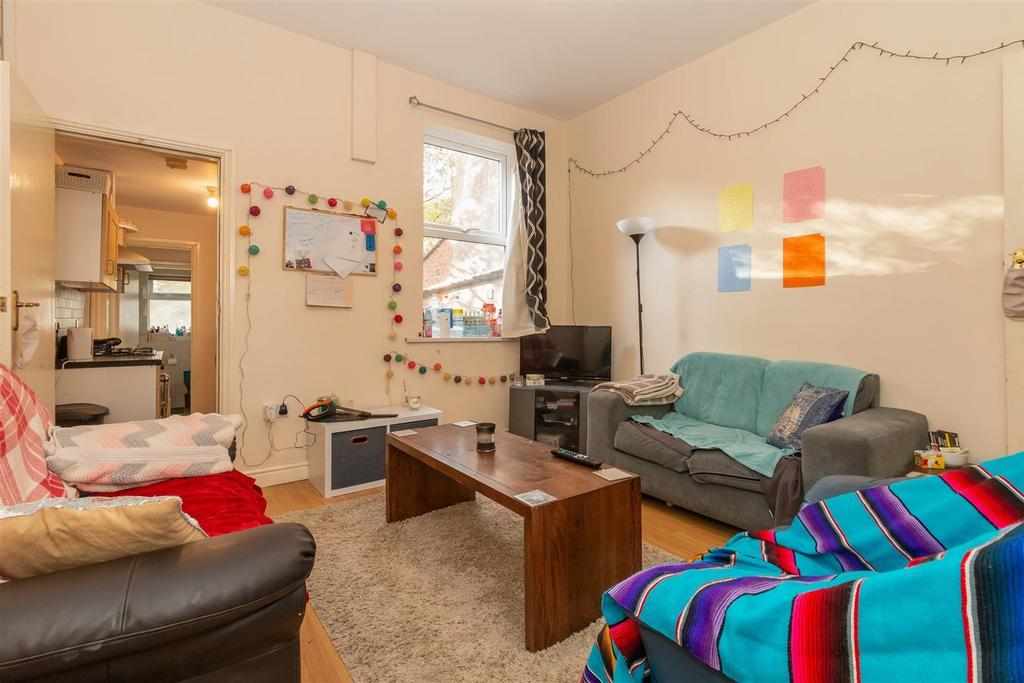 Room Dawlish Road in Birmingham