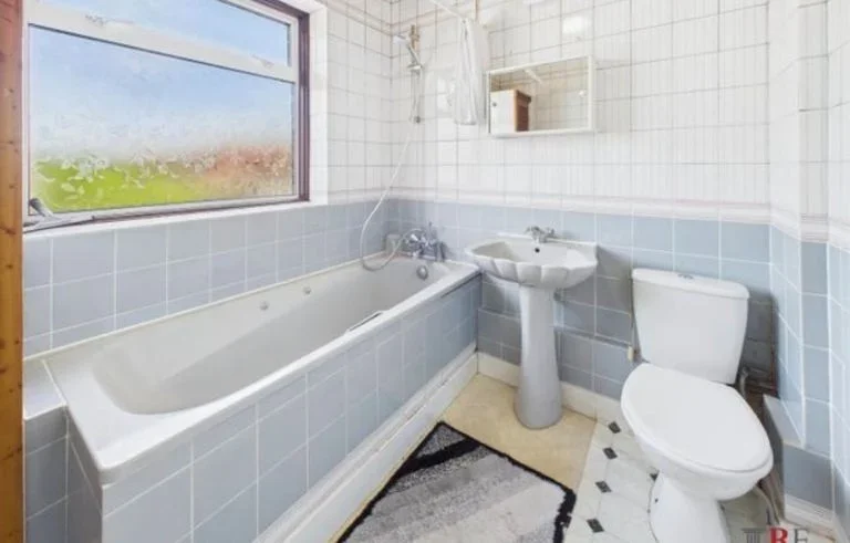 Room Vivian Avenue in Greater London