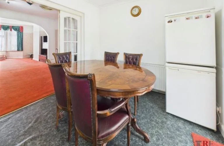 Room Vivian Avenue in Greater London