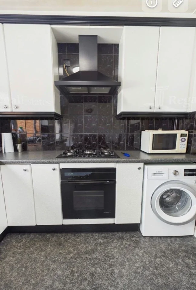 Room Vivian Avenue in Greater London
