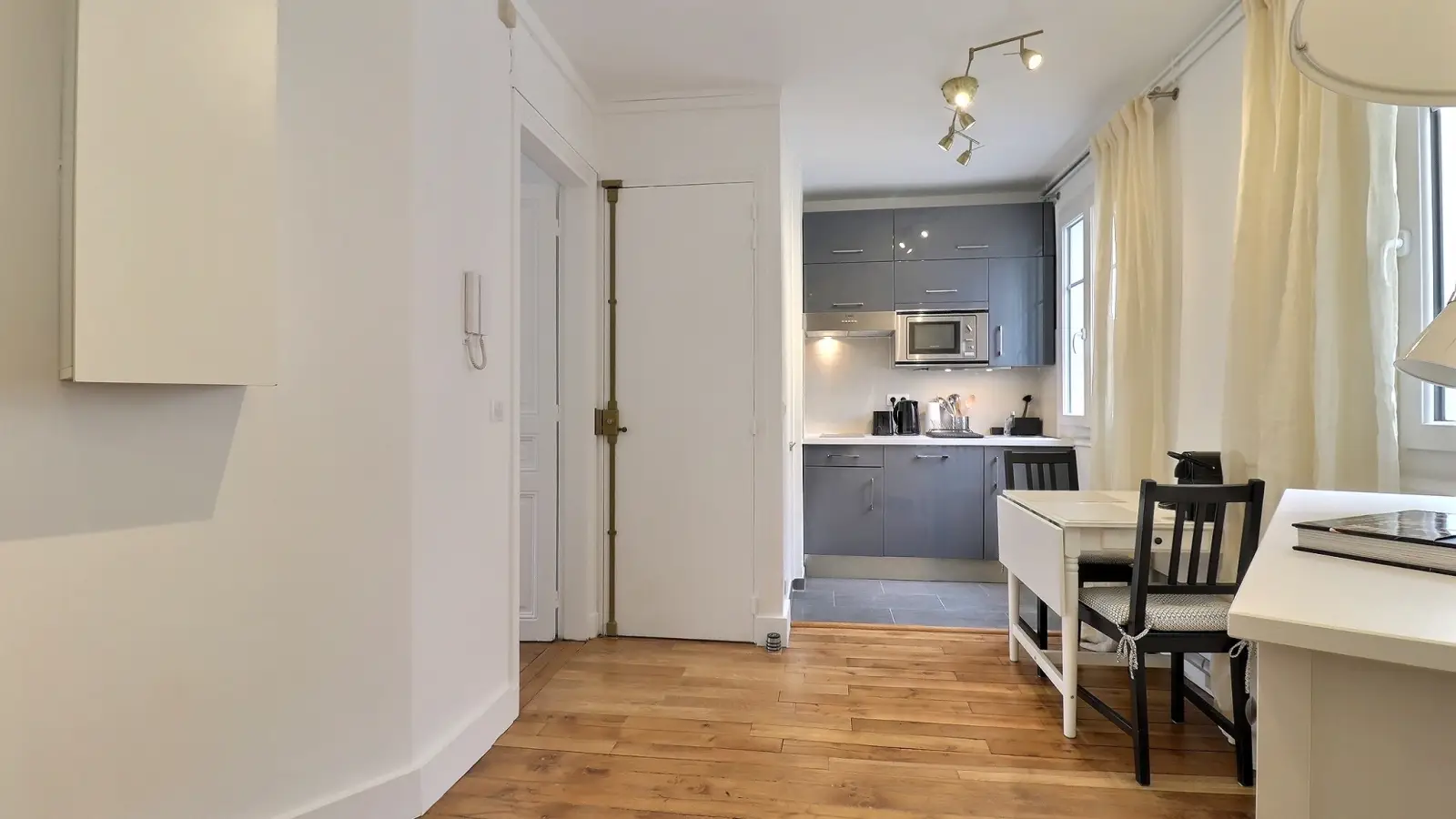 Flat Boulevard Pereire in Paris