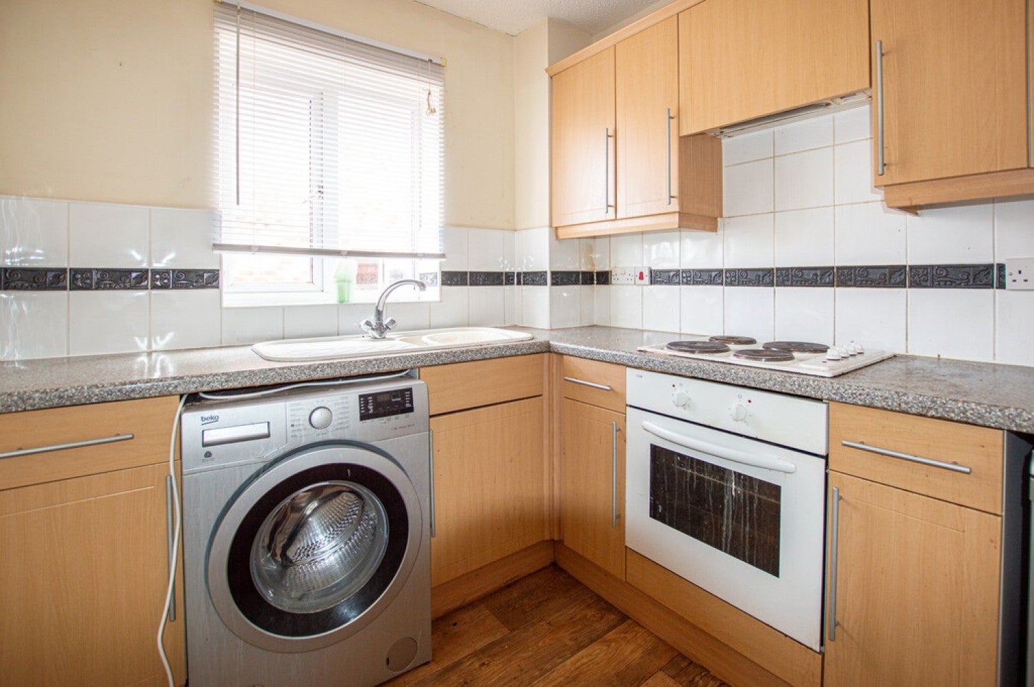 Flat Darwin Close in Huntington