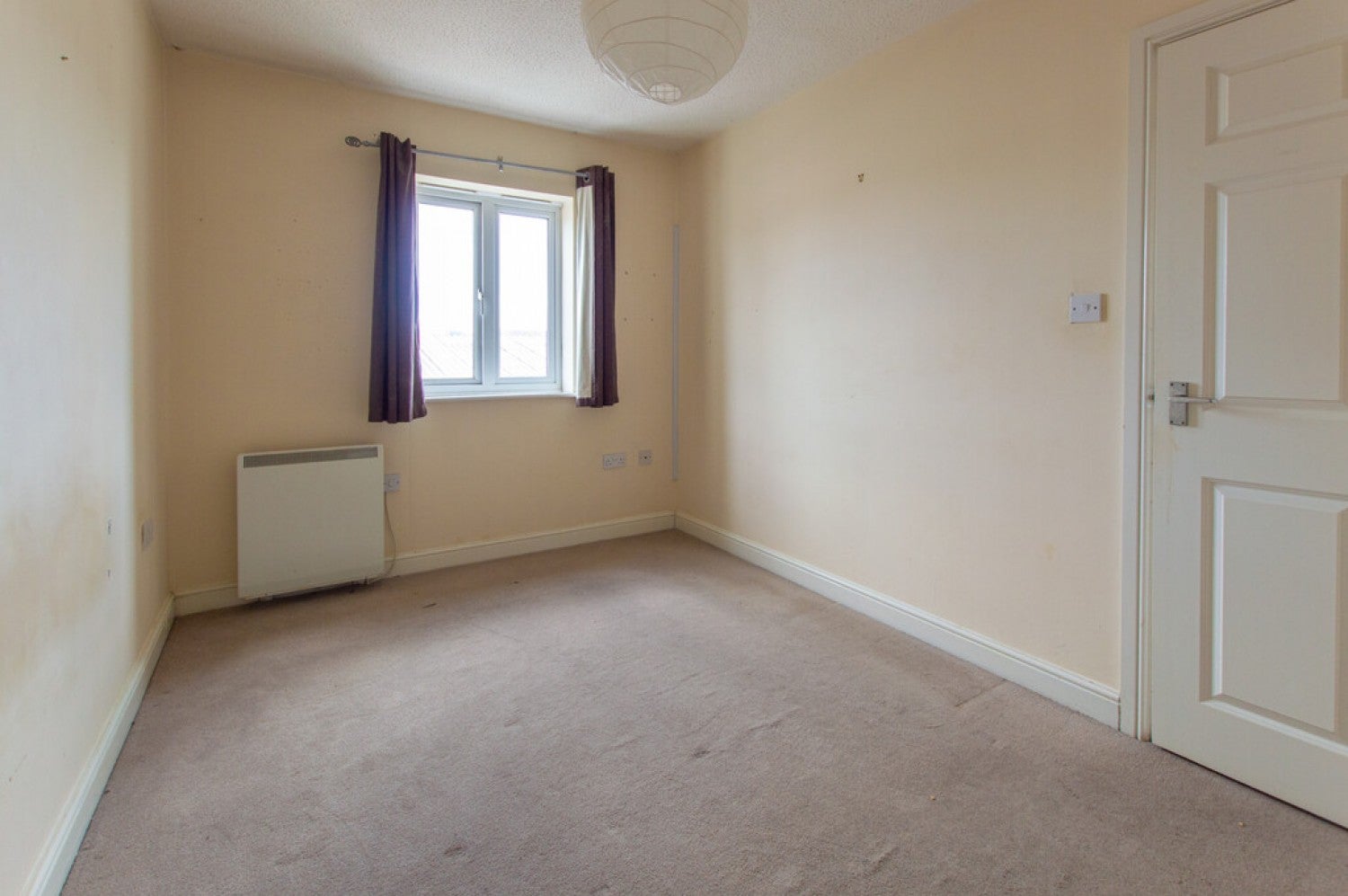 Flat Darwin Close in Huntington