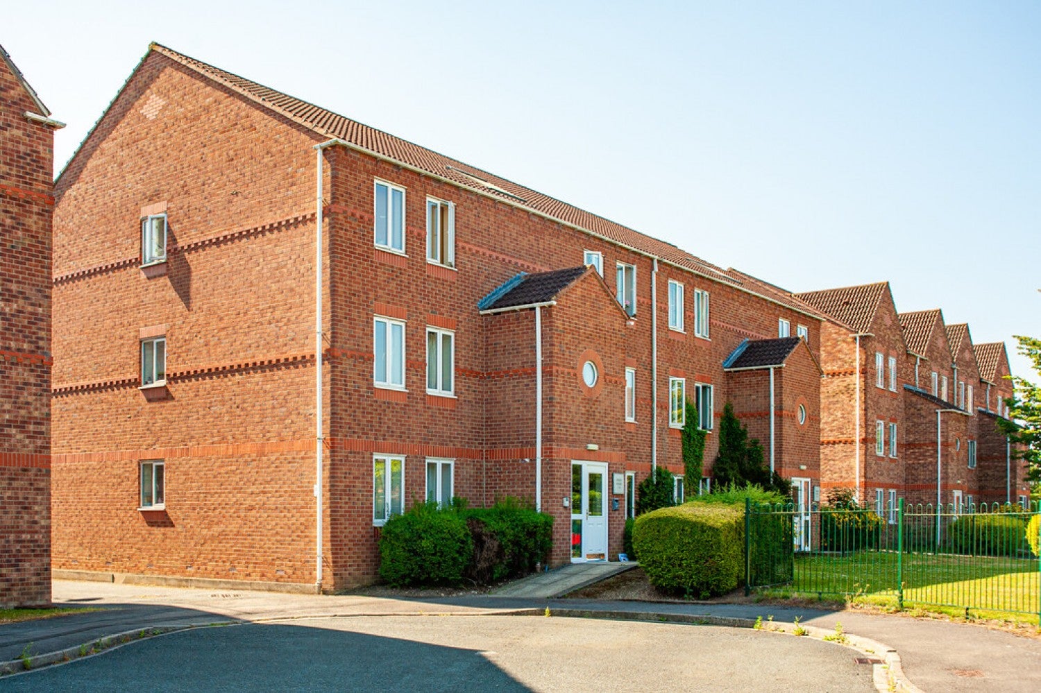 Flat Darwin Close in Huntington