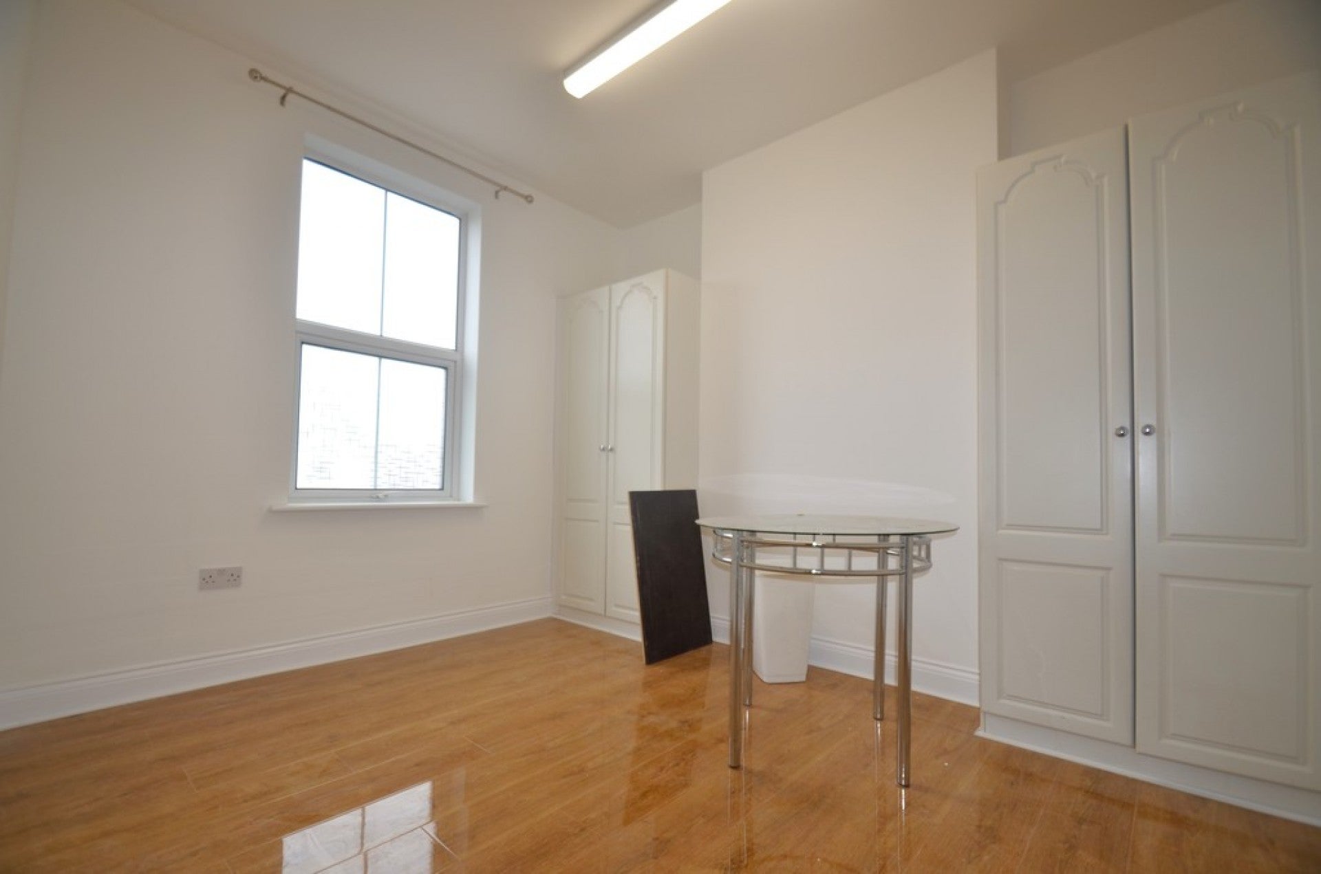 Flat Woodthorpe Road in Borough of Spelthorne