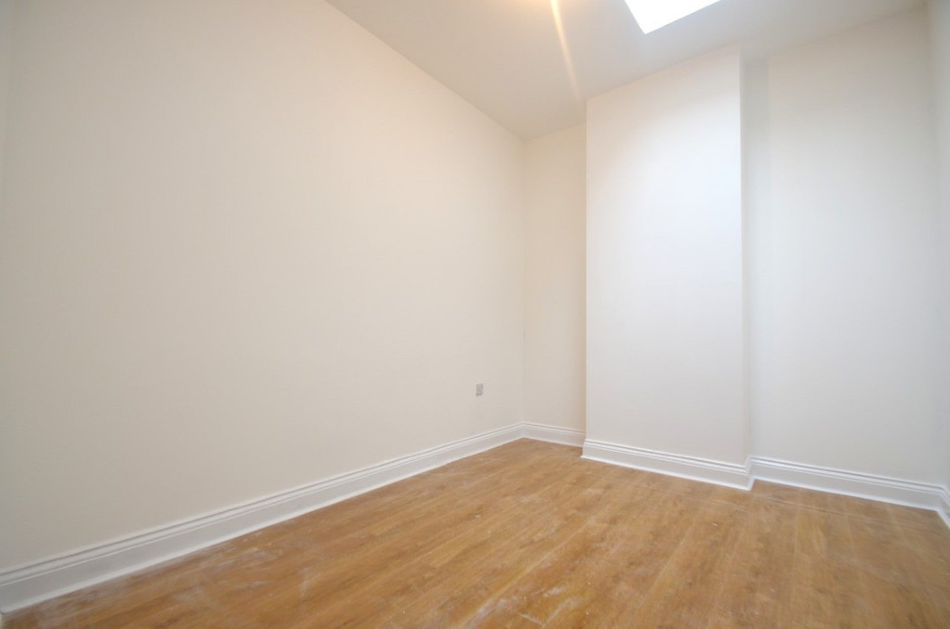 Flat Woodthorpe Road in Borough of Spelthorne