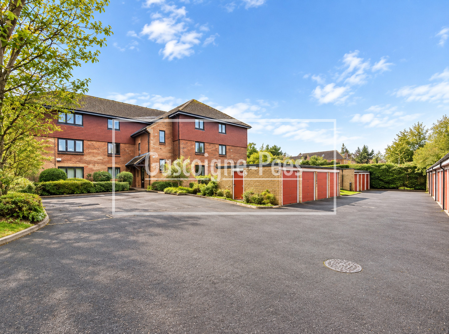 Flat Boxgrove Road in Guildford