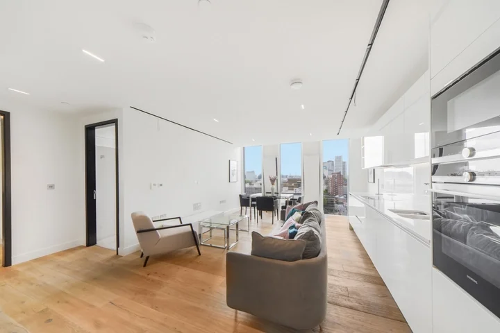 Flat Nelson Square in Greater London