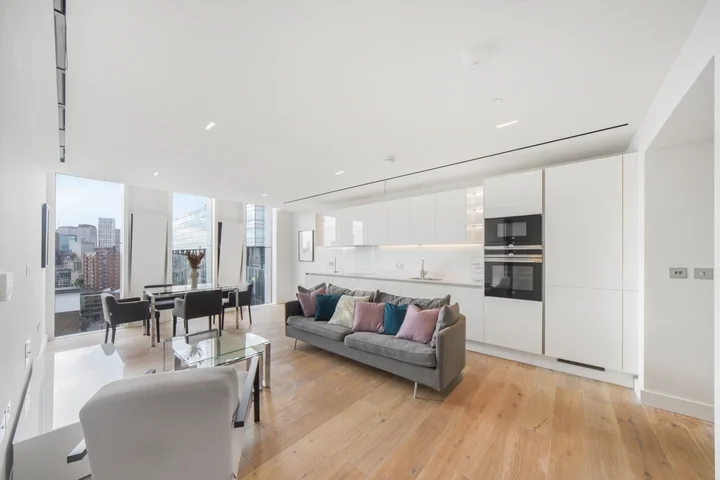 Flat Nelson Square in Greater London