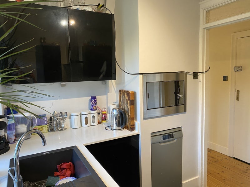 Room Ealing Village in Greater London