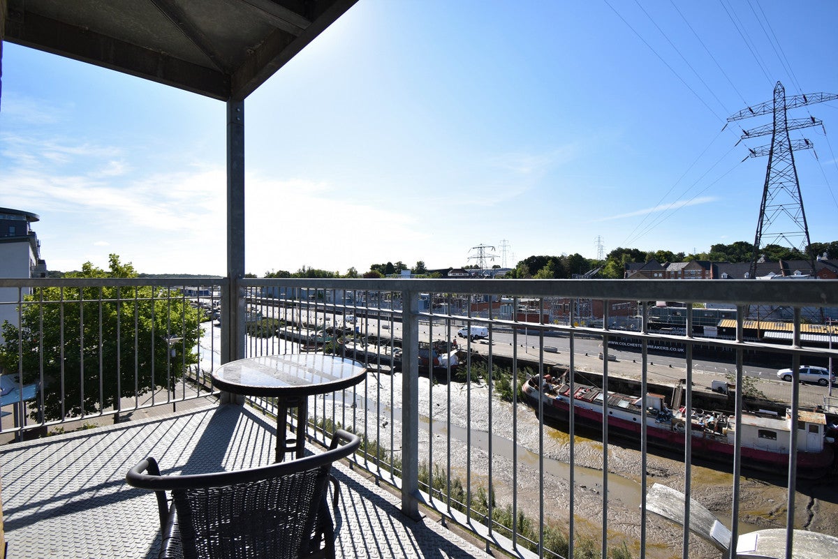 Flat Wivenhoe Trail in Colchester