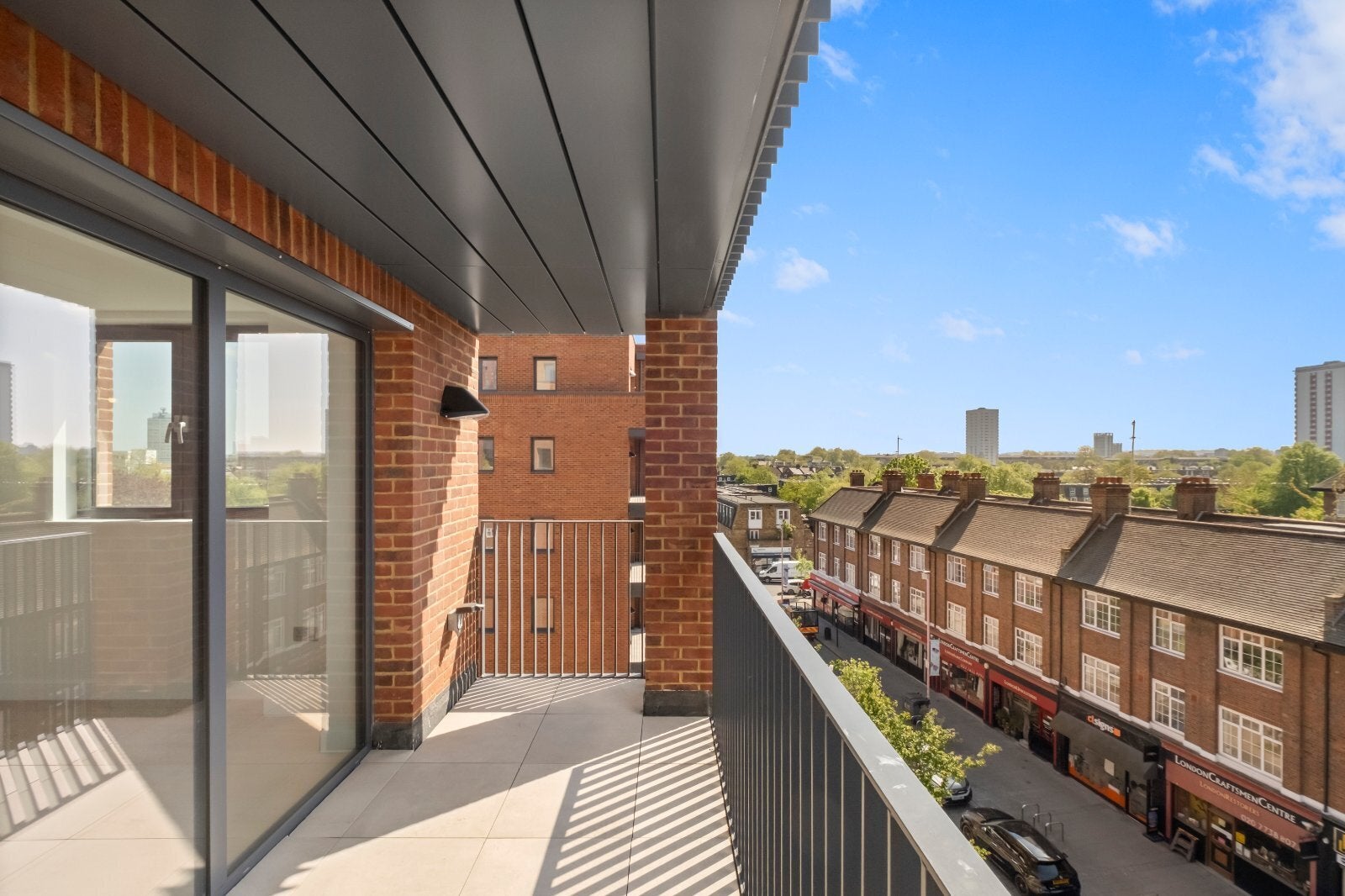 Flat Wilcox Road in Greater London