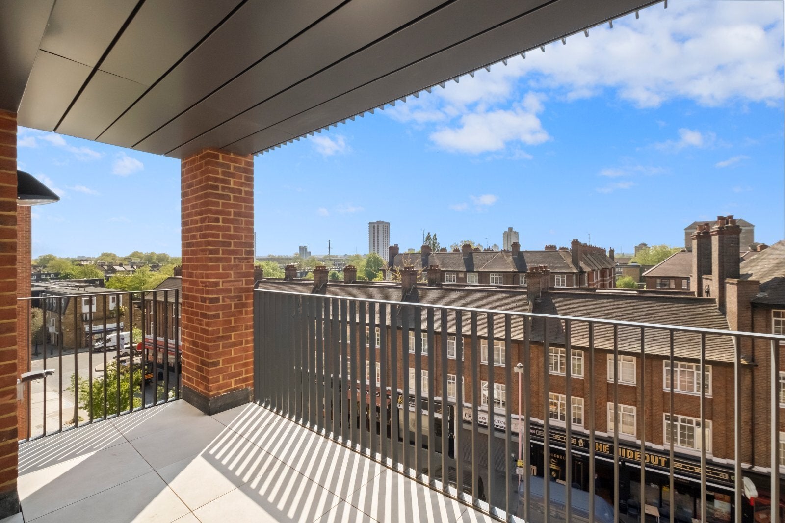 Flat Wilcox Road in Greater London