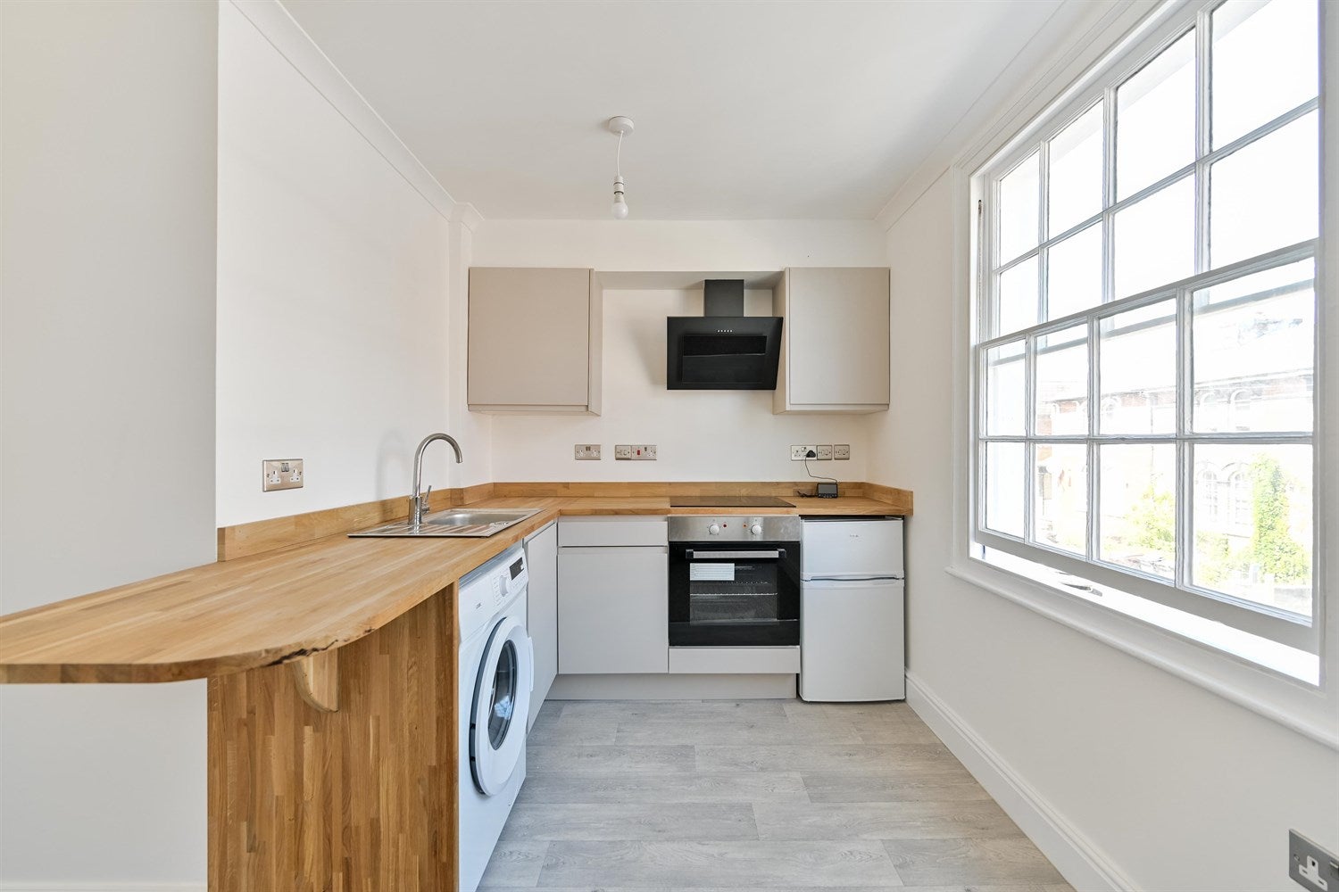 Flat Baker Street in Reading