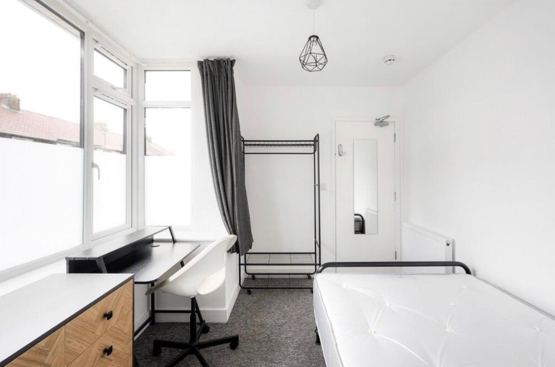 Room Ninth Avenue in Filton