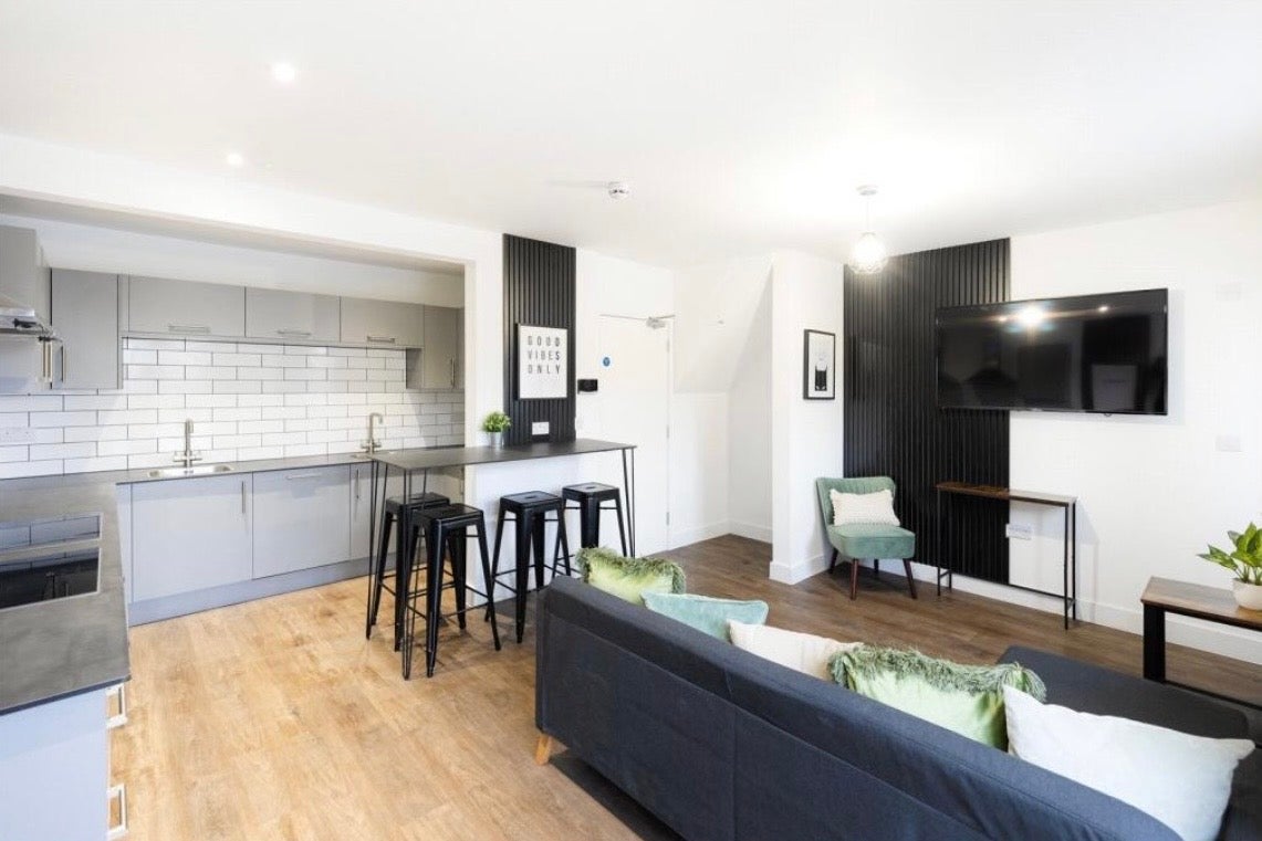 Room Ninth Avenue in Filton