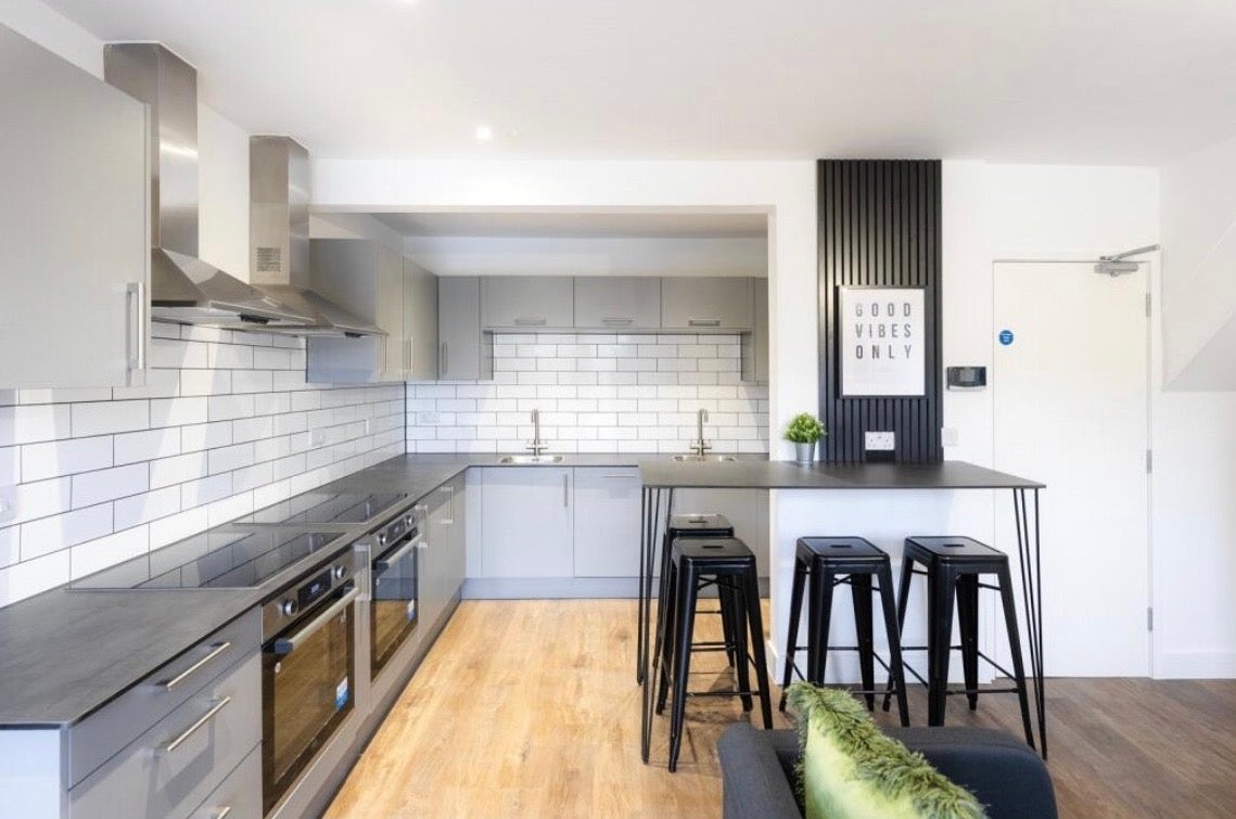 Room Ninth Avenue in Filton