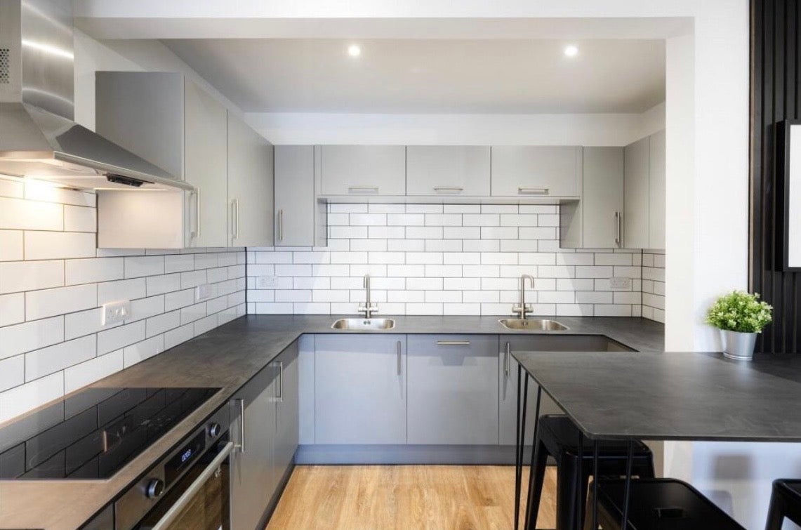 Room Ninth Avenue in Filton
