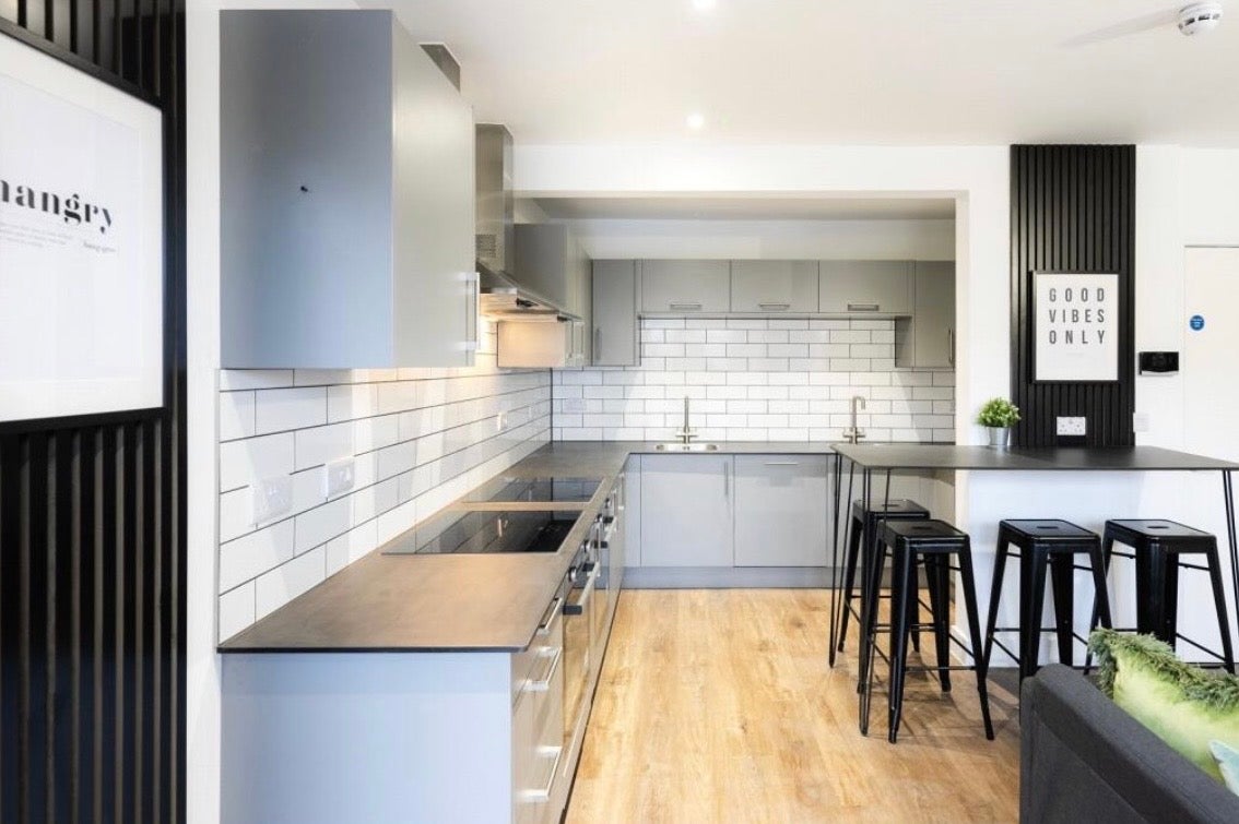 Room Ninth Avenue in Filton