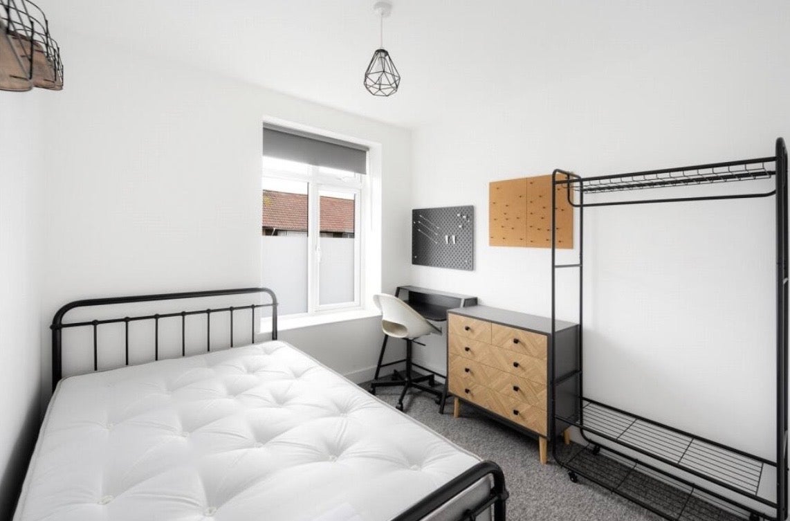Room Ninth Avenue in Filton