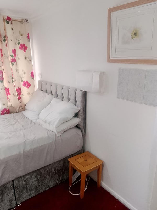 Room St Christopher's Drive in Huyton