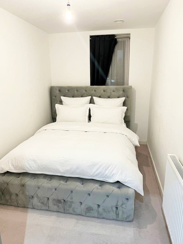 Room Mahindra Way in Greater London