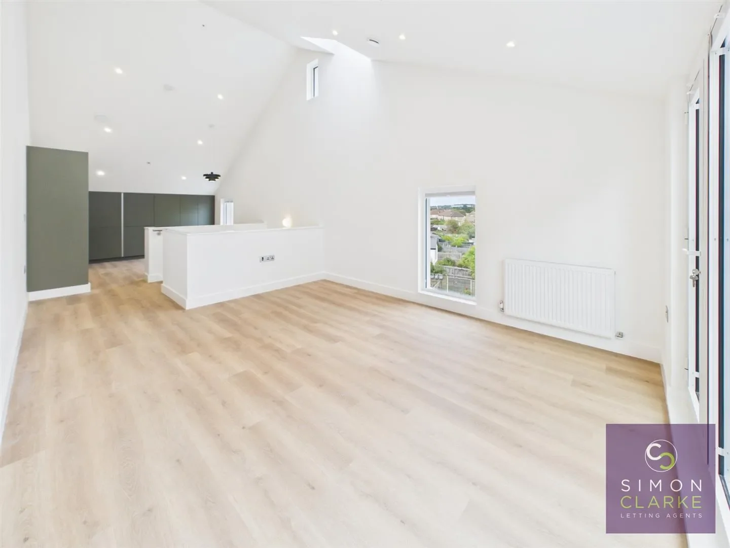 Flat Weirdale Avenue in Greater London