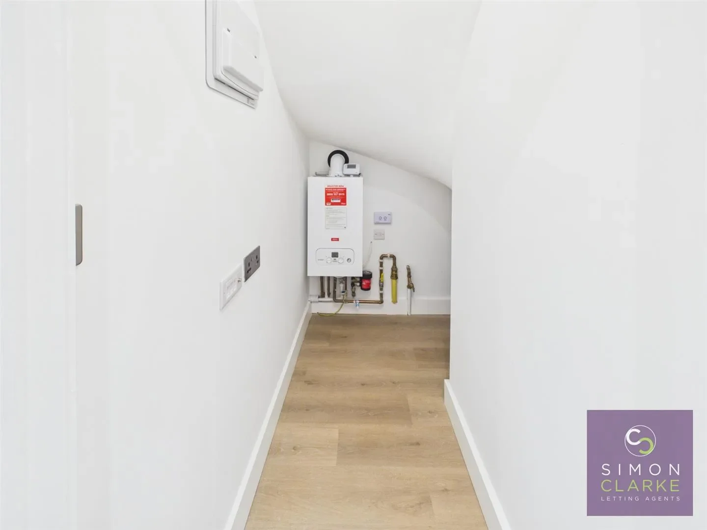 Flat Weirdale Avenue in Greater London