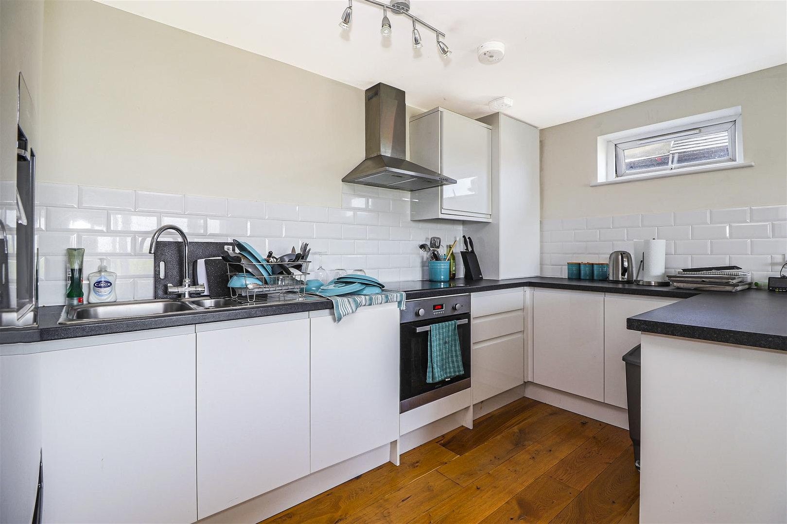 Flat Oakleigh Road North in Greater London
