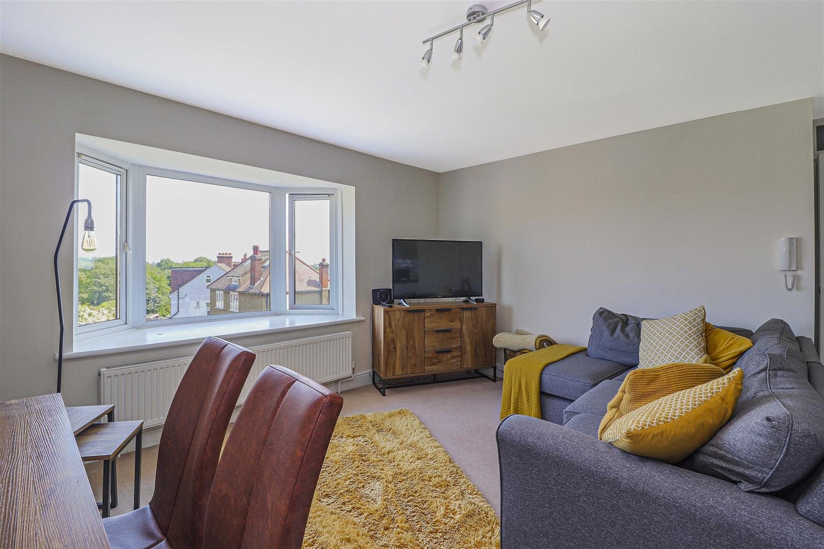 Flat Oakleigh Road North in Greater London