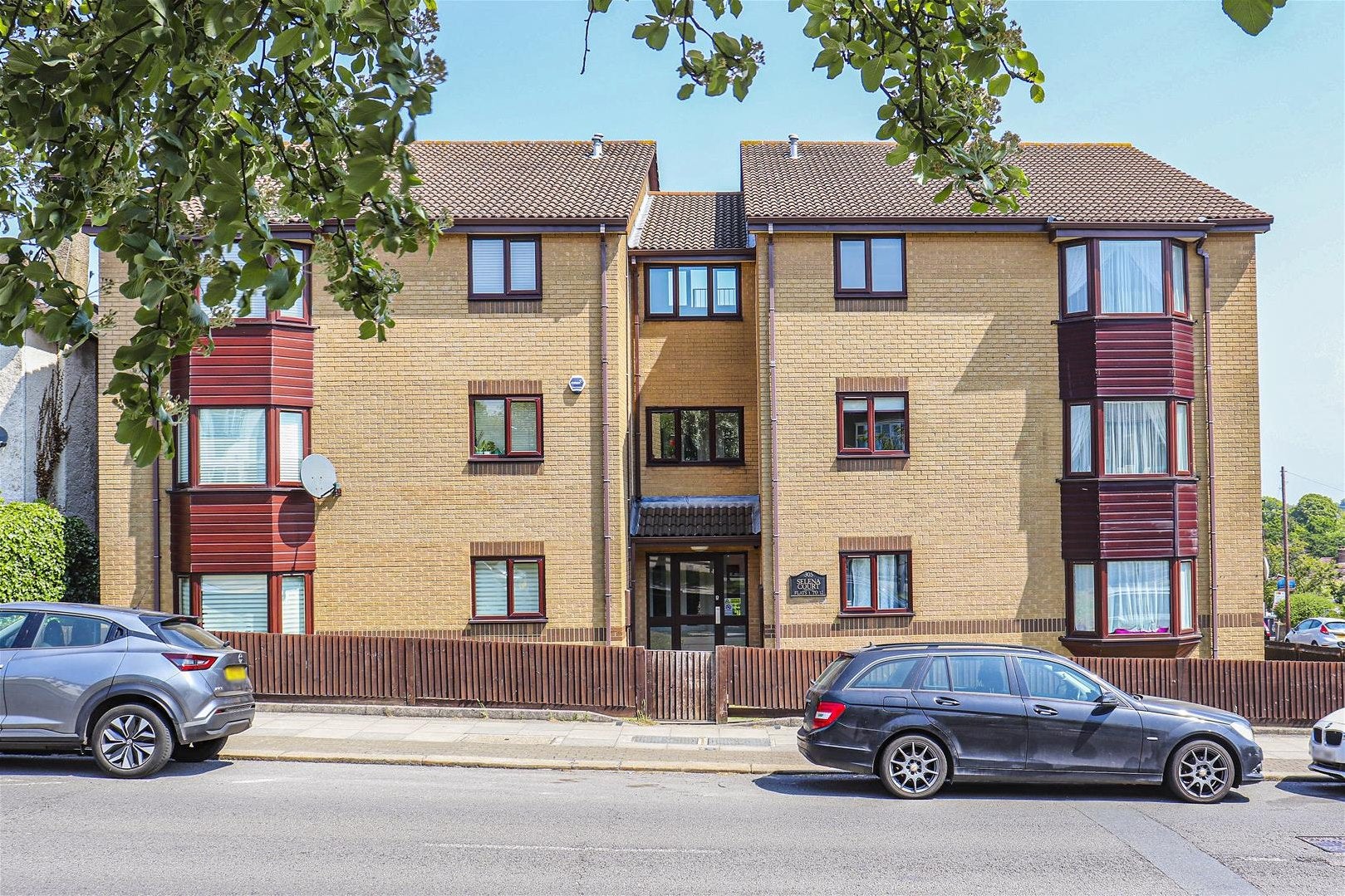 Flat Oakleigh Road North in Greater London