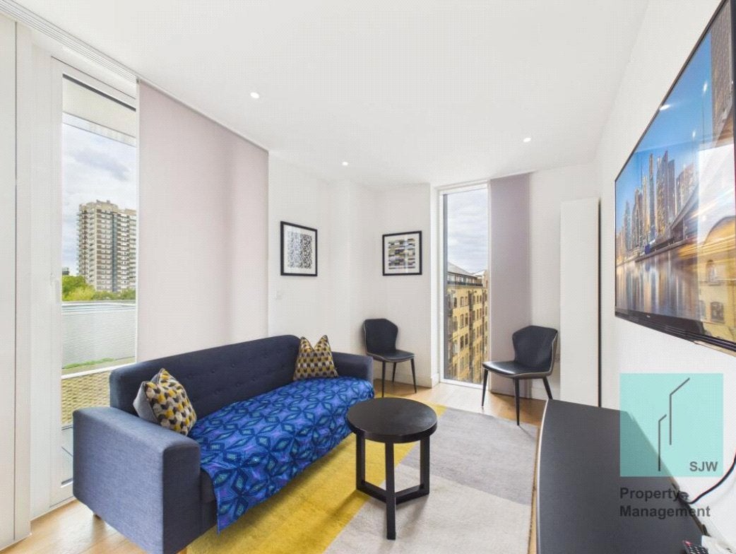 Flat Vinegar Street in Greater London