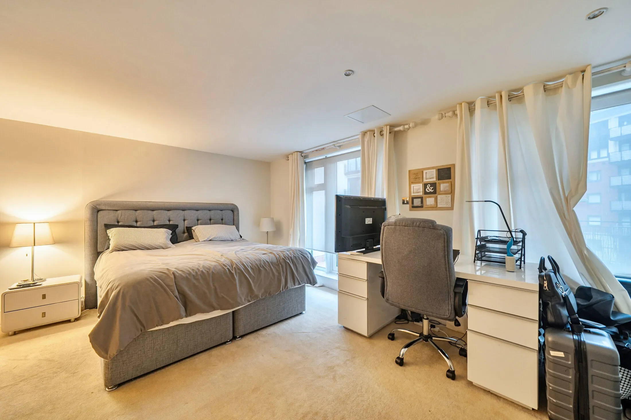Flat Charter Quay in Greater London
