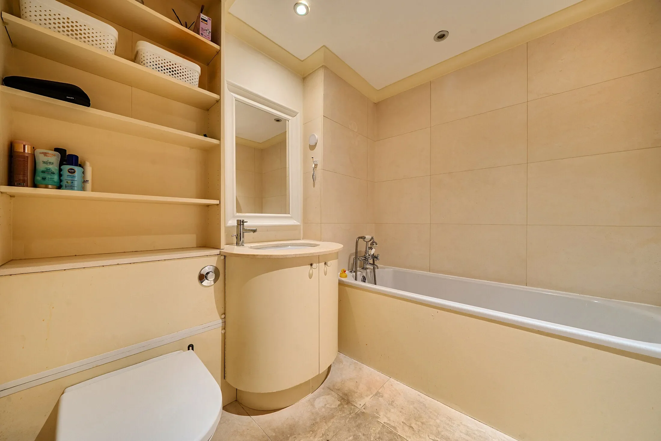 Flat Charter Quay in Greater London