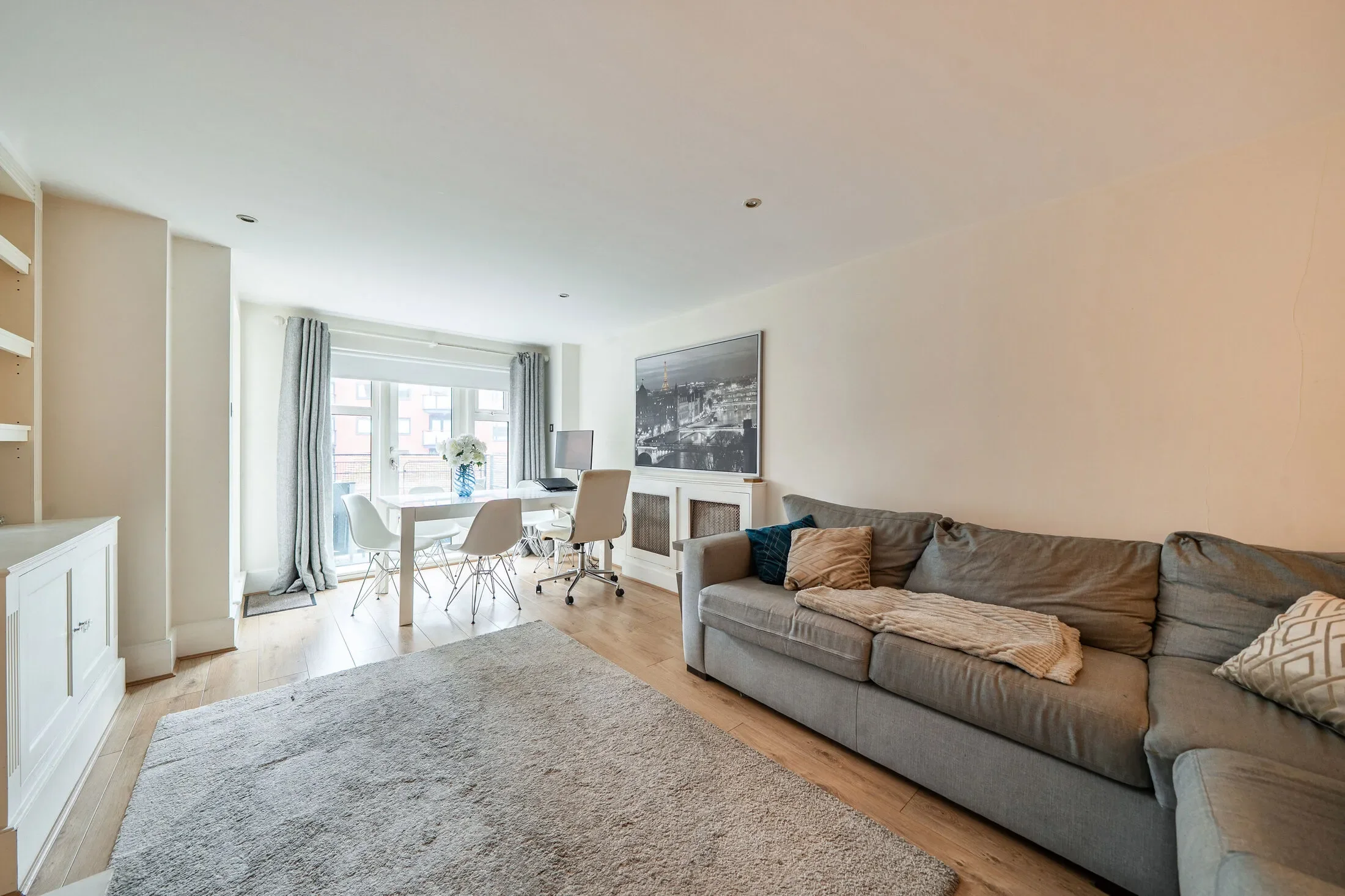 Flat Charter Quay in Greater London
