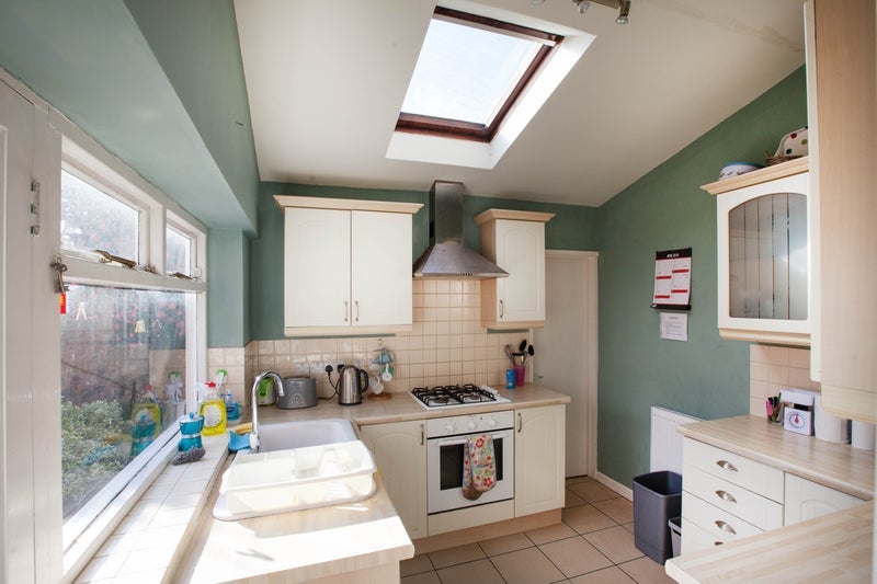 Room Kingston Road in Bristol