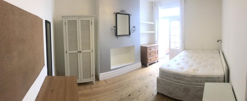 Room Kingston Road in Bristol